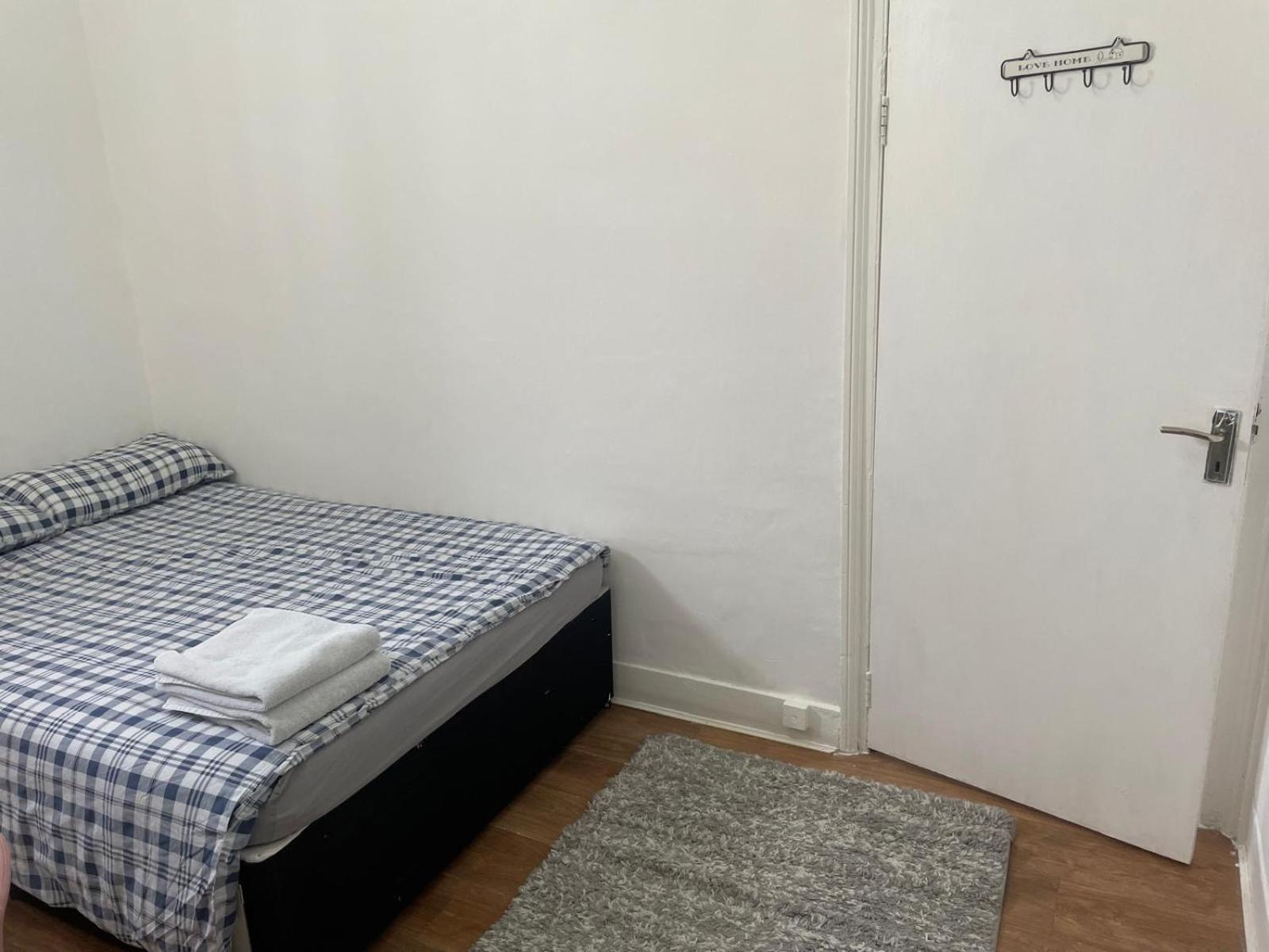 Gazde/Camere de închiriat Private Room4 Londra