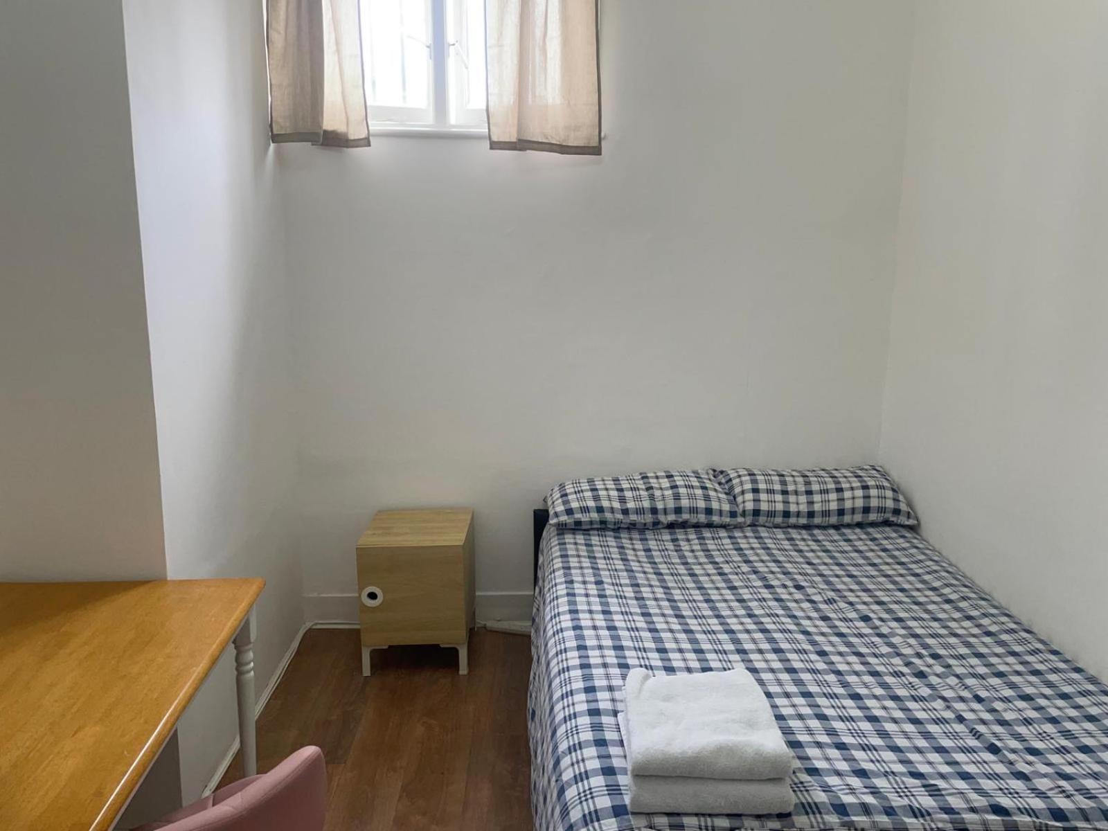 Gazde/Camere de închiriat Private Room4 Londra